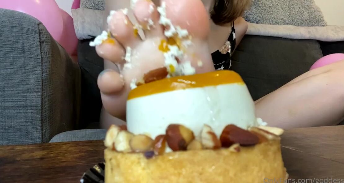 Goddesskayy Nicknamed Goddesskayy Onlyfans Messy Little Birthday Girl