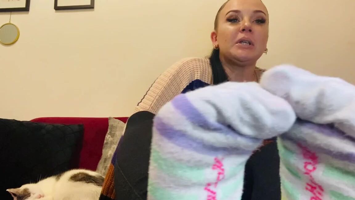 Anushkavelvet Onlyfans It S Been A Very Long Monday And I Ve Had These Cute Easter Themed Socks On All Day They Match