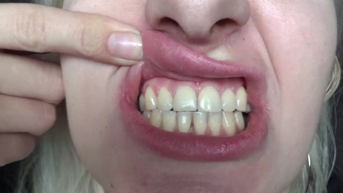 Goddess Vanessa Mouth Exam