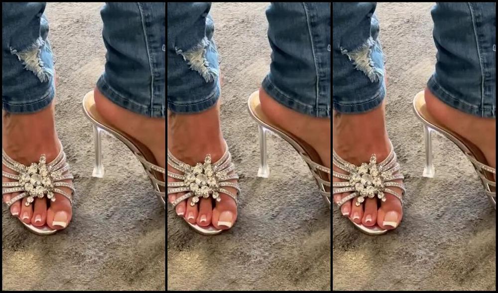 Goddess Pussyfoot Aka Goddesspussyfoot 10 03 2024 Onlyfans Video My Mom Caught Me Trying On Some Heels At Nordstrom