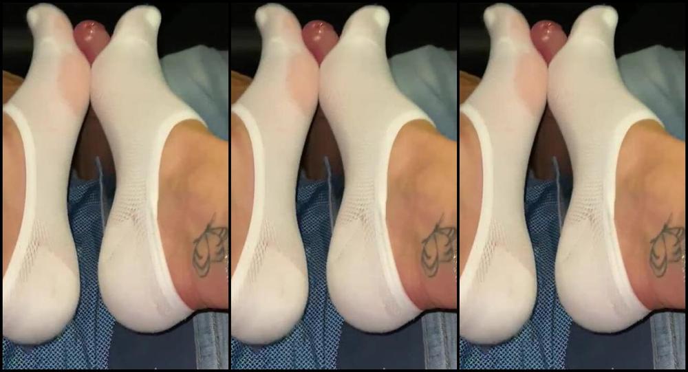 Anas Socks My First Ever Sockjob In The Car Look At This Explosive Cumshot On My Sweaty