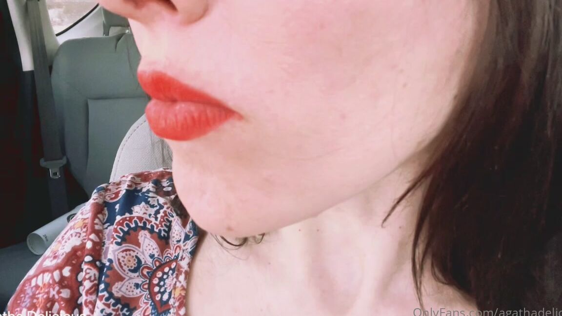 agathadelicious-17-04-2021-2085278005-turning-men-into-little-gingerbread-men.-i-love-to-smash-them-with-my-teeth-and-swallow-th