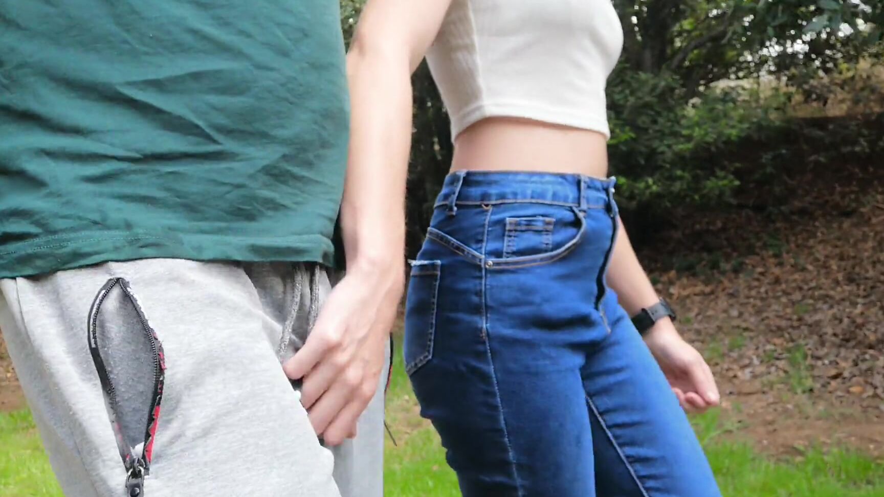 Я Гуляю По Парку Пока Она Публично Дрочит Мне Pornhub Com