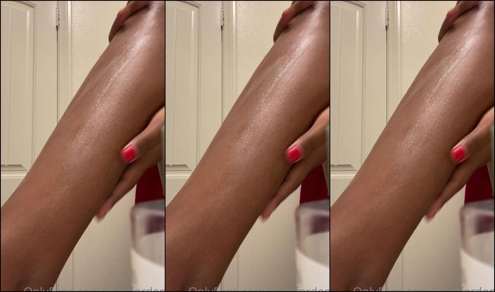 Nutfornikita Moisturizing My Body After My Shower Watch Till The End To Watch Me Oil Up My Boobs Too