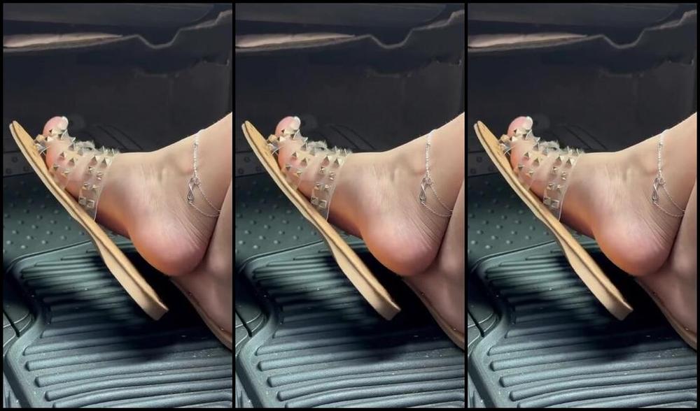 Veronica Soles Nicknamed Starr382 Foot Fetish 09 30 2023 Onlyfans Video 5 Minute Foot Tease In The Passenger Seat Would You Still Be Able To Drive