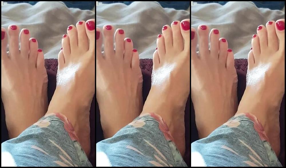 Miss B Nicknamed Missb52S Onlyfans 03 13 2019 Morning Feet For Footboys