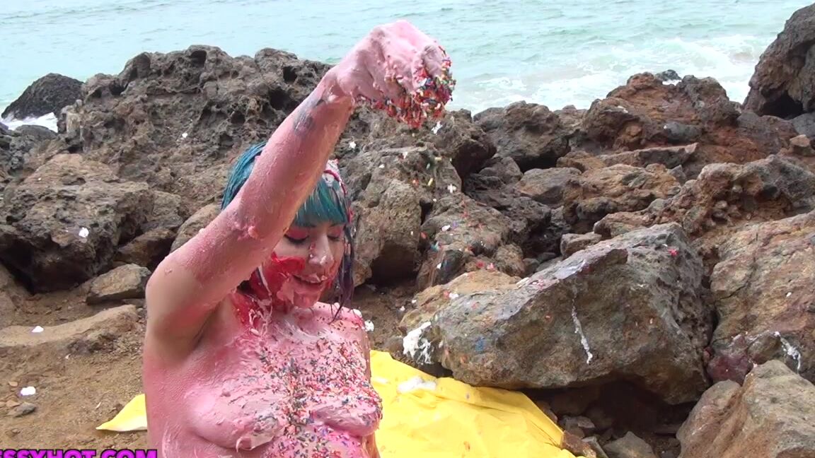 Food & Object Crush,Food Masturbation,Food Sploshing,Sploshing,Wet & Messy lum cakes teen public cake smash ManyVids