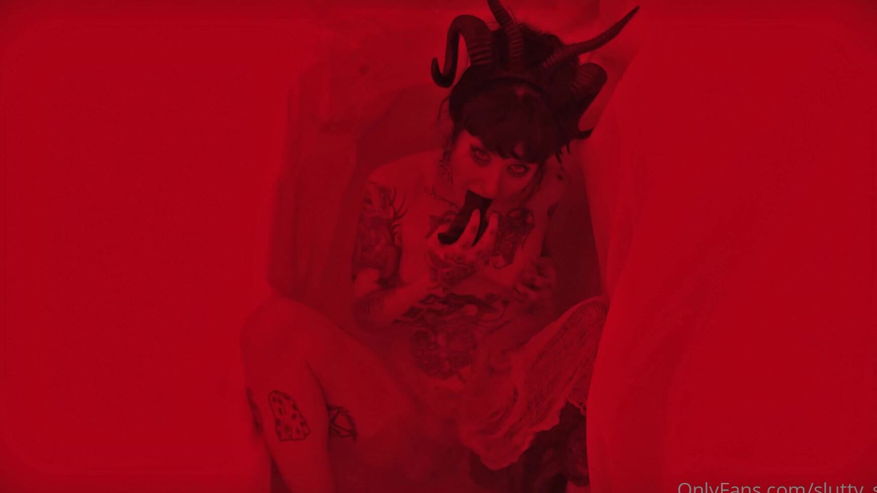 Goodchristianlady What Would You Do If You Found Me In Your Bathtub Like This