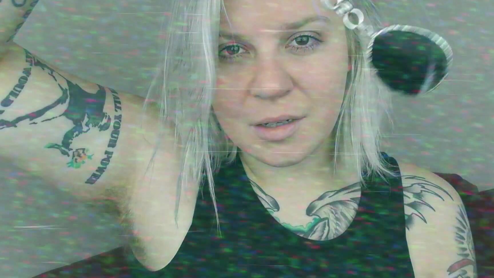 Elle Bea Mesmerized Gay For Cock