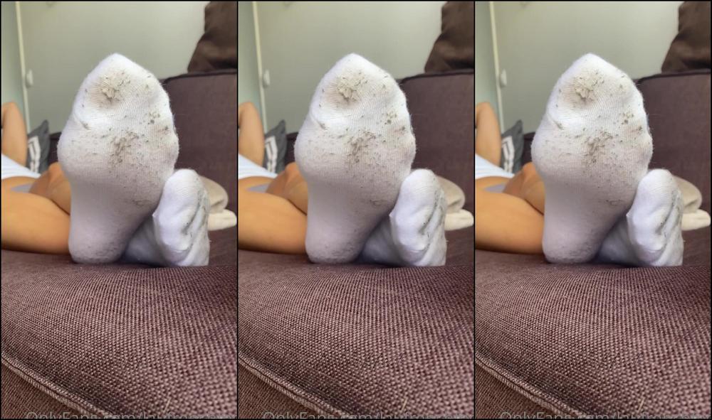 Laufrenchfeet Ignoring Dirty Socks