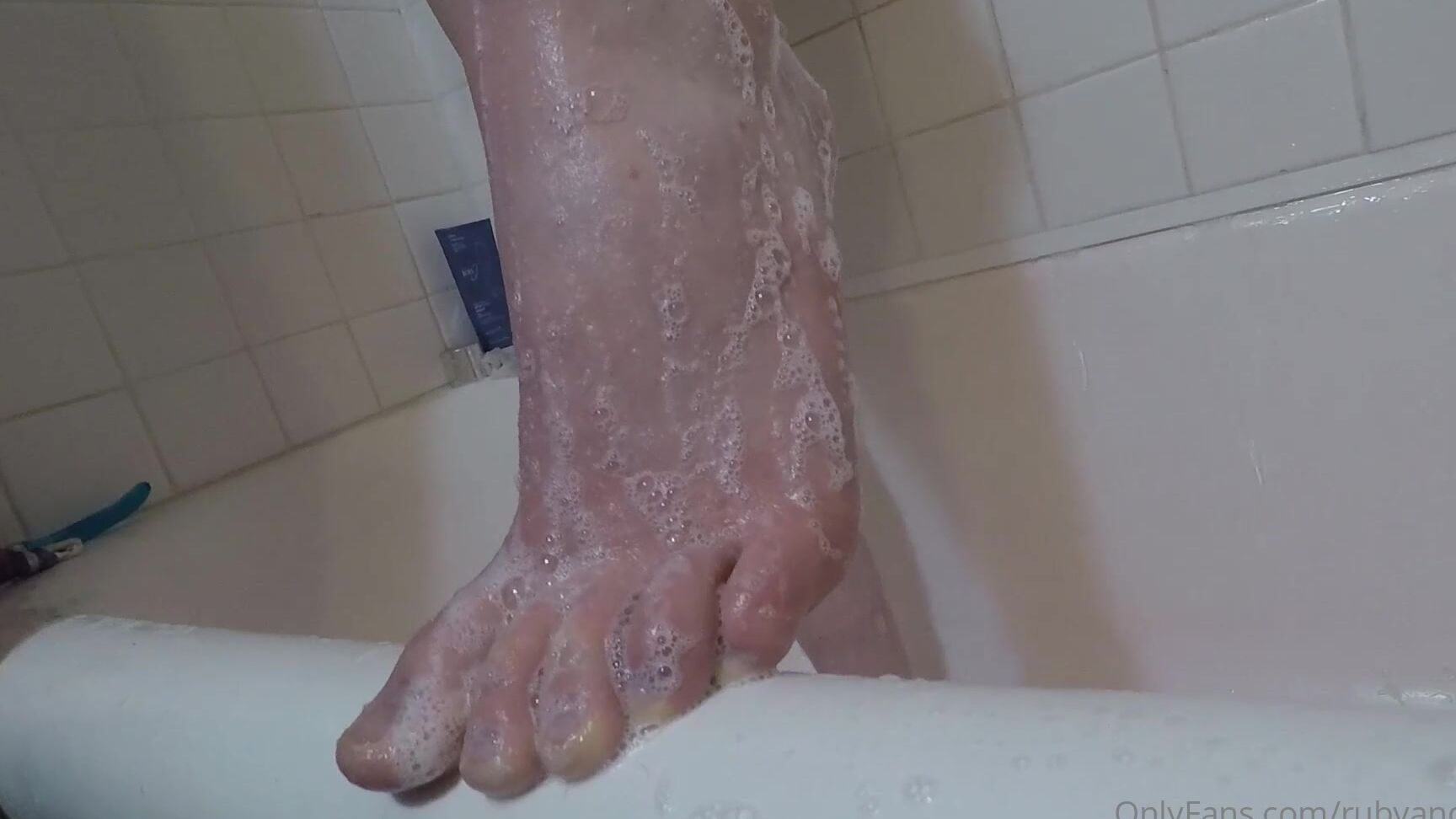 Rubyandkiwi Get Squeaky Clean With Kiwi Ruby