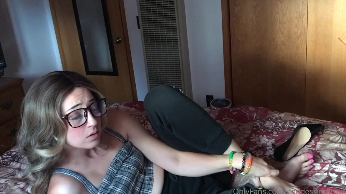 Goddess Indica Wynter Nicknamed Goddessindicawynter 11 21 2022 Onlyfans Video Did I Catch You Staring At My Heels Why Are You Staring Can You Smell Them