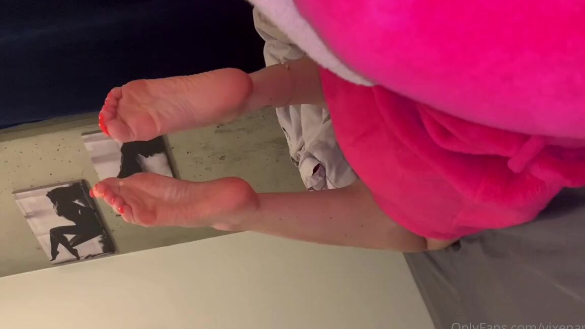 Vixenarches Onlyfans Hello Foot Lovers A Little Sole Talk And A Brief Toenail Measuring Let Me Know What Kind Of Videos Vb9