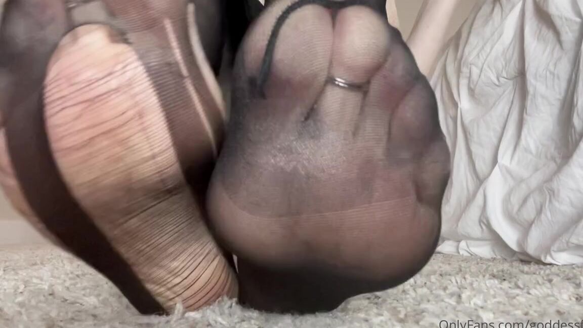 Fendi Feet Aka Goddessfendi Onlyfans Watch Me Rip Through These Sexy Black Nylonsp