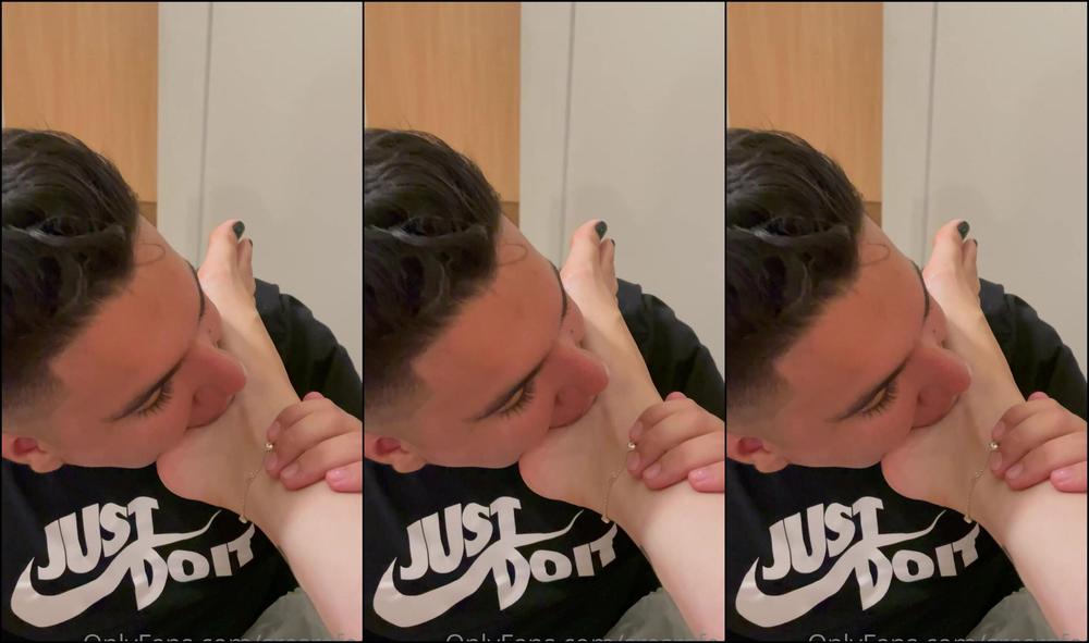 Sresrafeet Full Video Of My Follower Enjoying My Delicious Feet I Made Him Suck Tasty Like He W