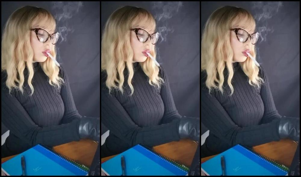 Queen Kinkerbell Nicknamed Kinkerbell23 Onlyfans Spend Your Sunday Smoking With Me Sit Back Relax And Enjoy The View Smoking A Chunky