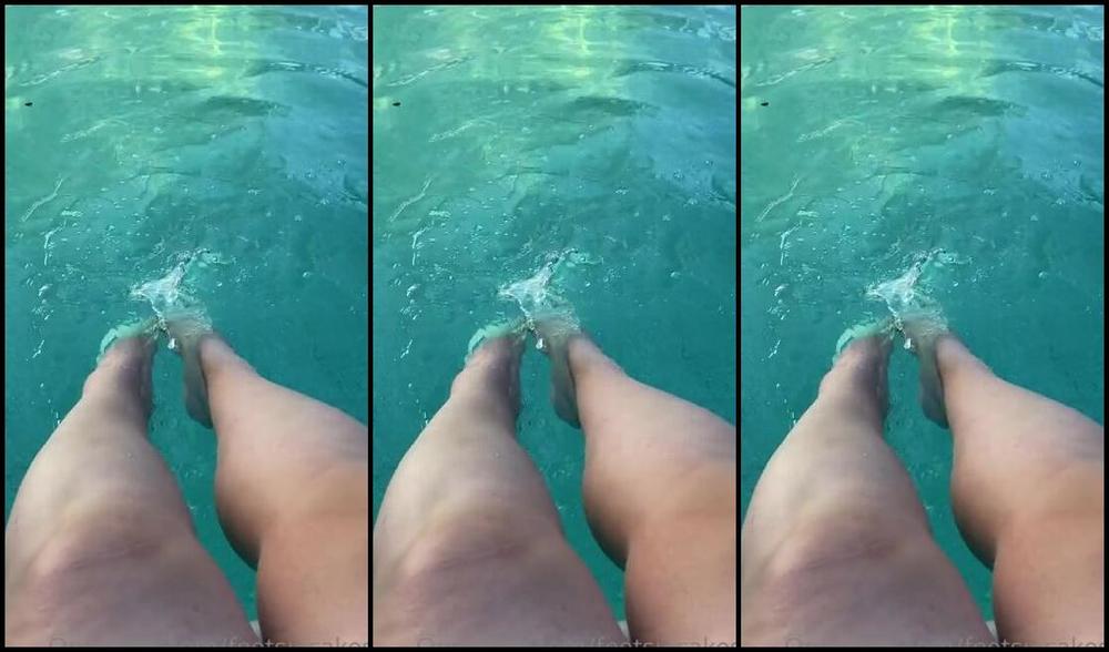 Caroline Aka Feetsiecakes Onlyfans Enjoying A Day Off From Unpacking And Decorating To Catch Up With My Bff Sitting At The Pool Unfor
