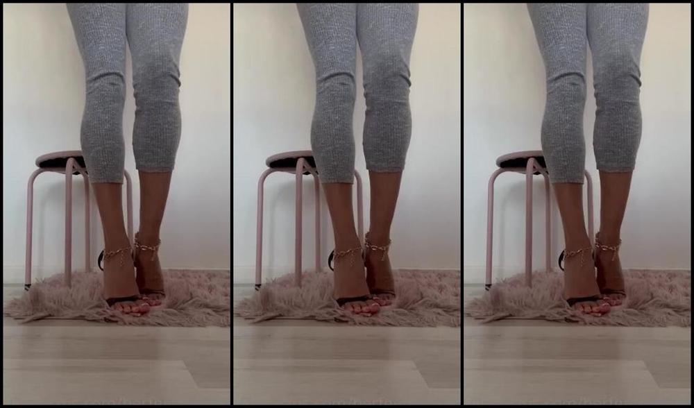 Fleek Feet Aka Herfeetonfleek Onlyfans Booty Feet If You Love Me This Page Guys Please Share My Page I Want 5 More Subscribers Before