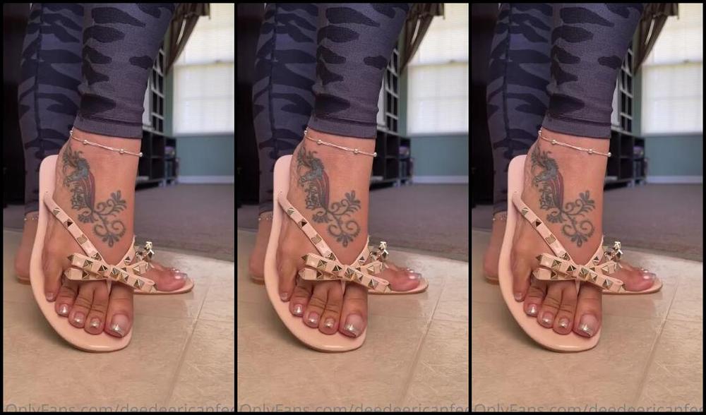 Deedeericanfeet Onlyfans As Requested In These Cute Studded Sandals And Old Pedi