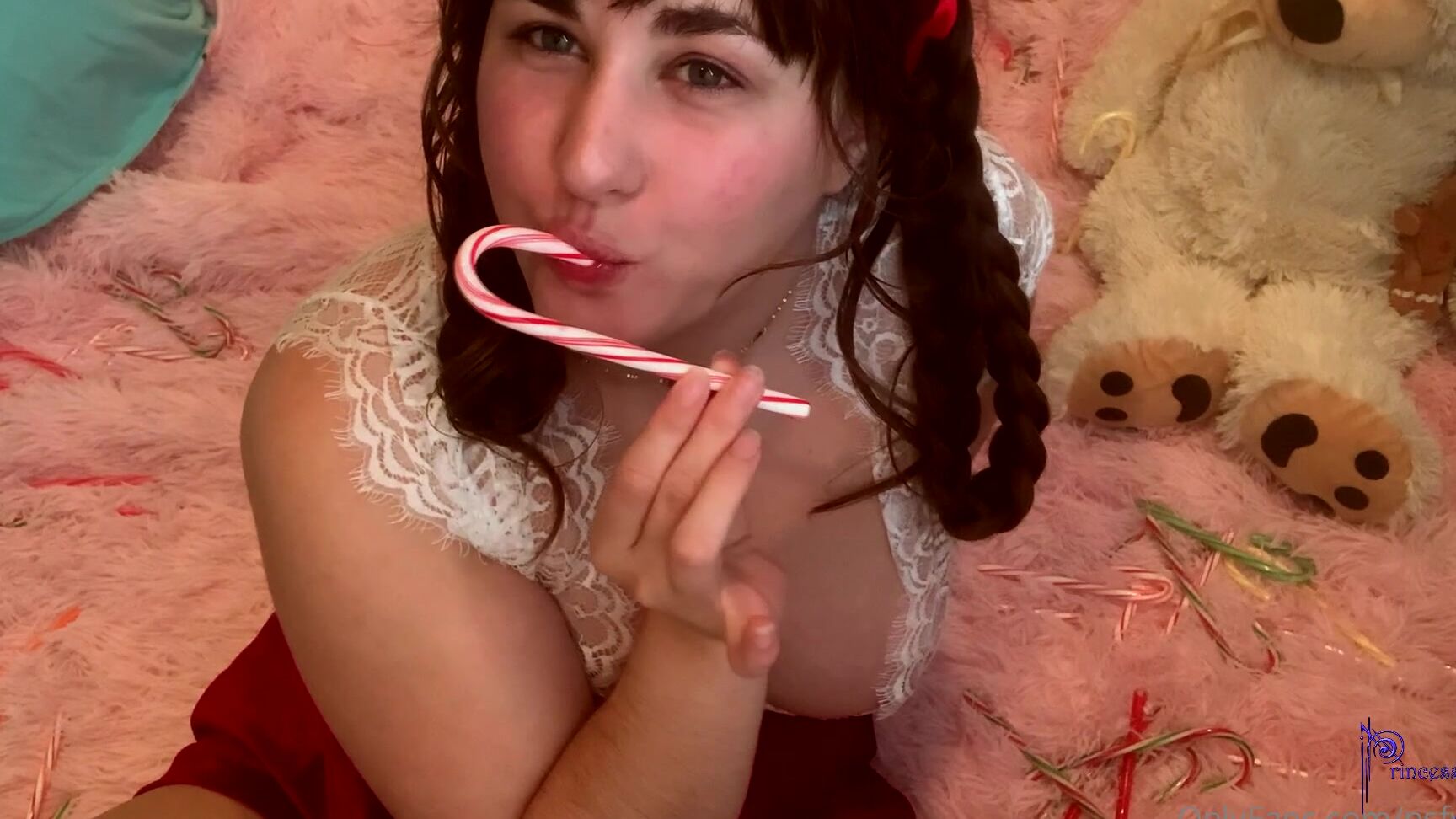 nsfwleia-27-12-2020-1529677470-santa-thought-i-was-a-good-girl-this-year