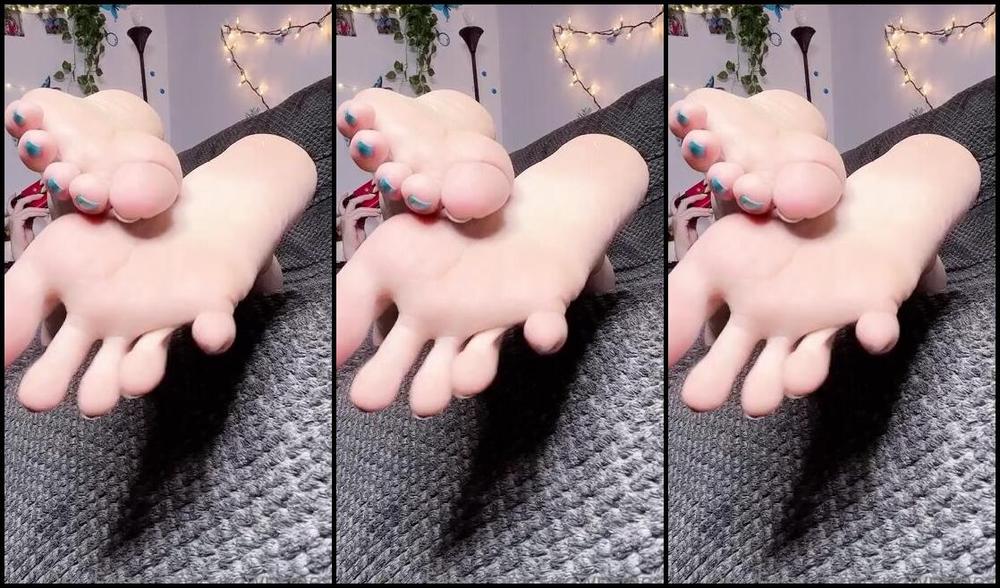 Snowpriness Onlyfans What Will You Do If Those 2 Soles Hit On Your Face