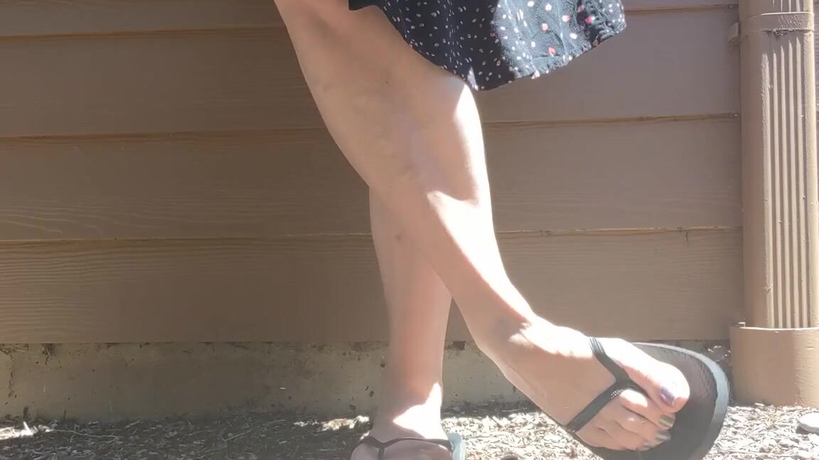 Premiumbrandy Onlyfans Black Flip Flop Pay Outside Enjoying The Bright Sun And Playing Around In My Black Flip Flops