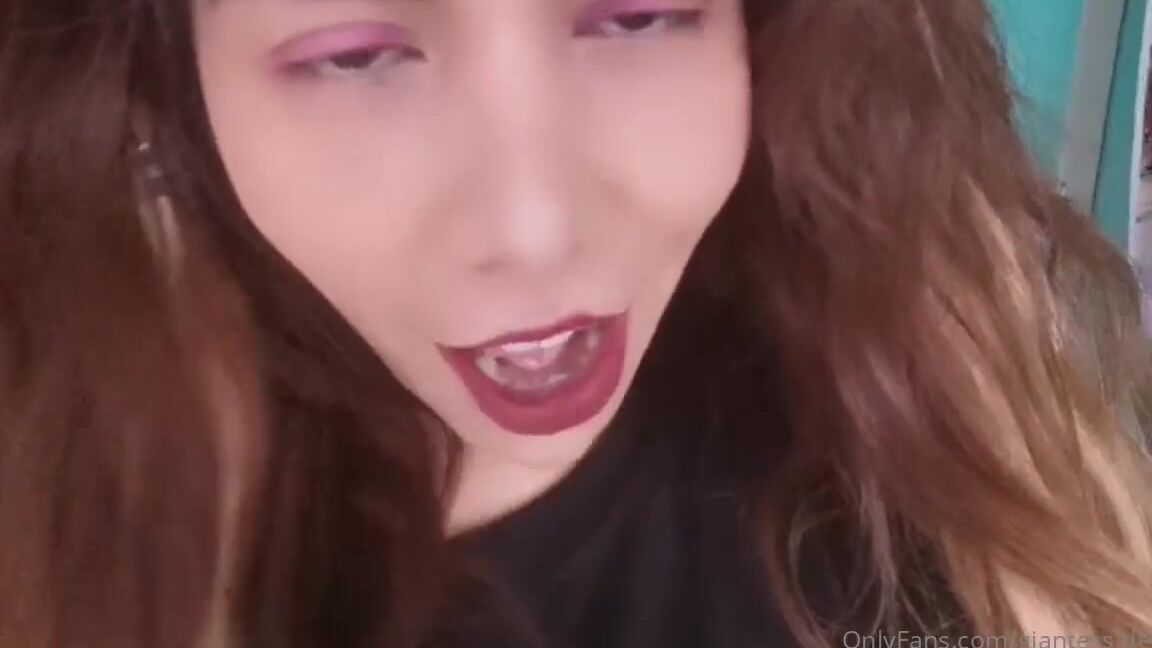 Giantess Debora Nicknamed Giantess Debora Onlyfans Here In The Video You Can See The Inside Of My Stomach As If You Were Inside Look At The Final