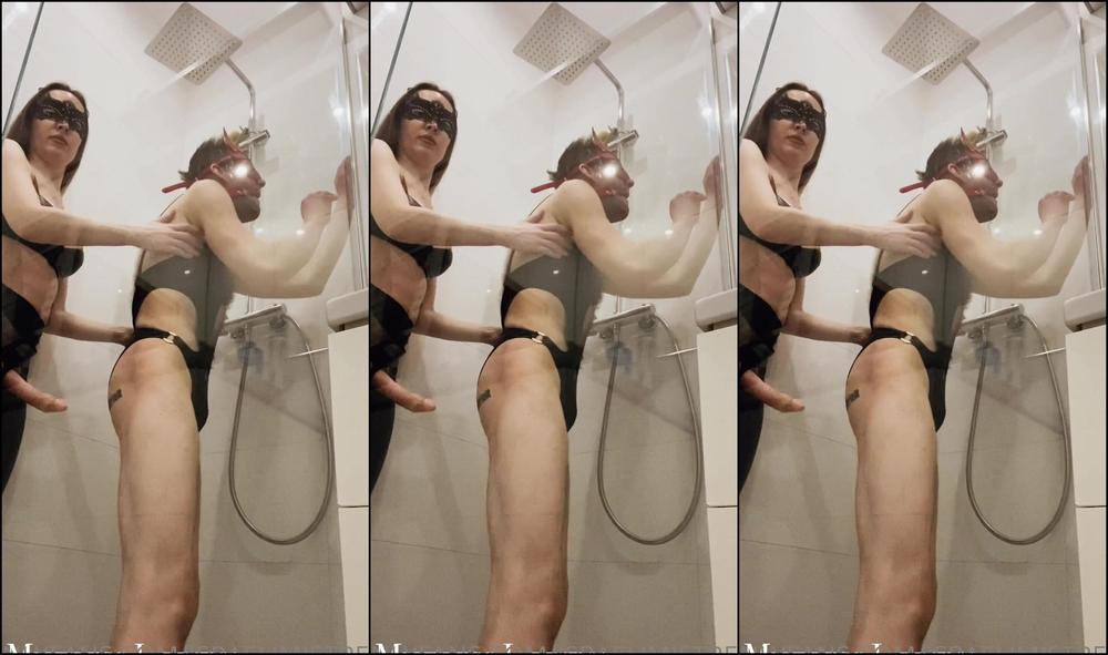 Israelimistress Busting The Ass Of A Cheap Whore In The