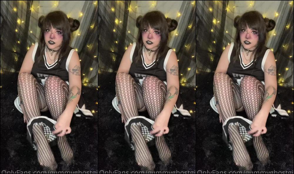 Gummyghostgirl 2021 01 02 1999933858 Your Goth Cheerleader Gf Wants To Help You Score
