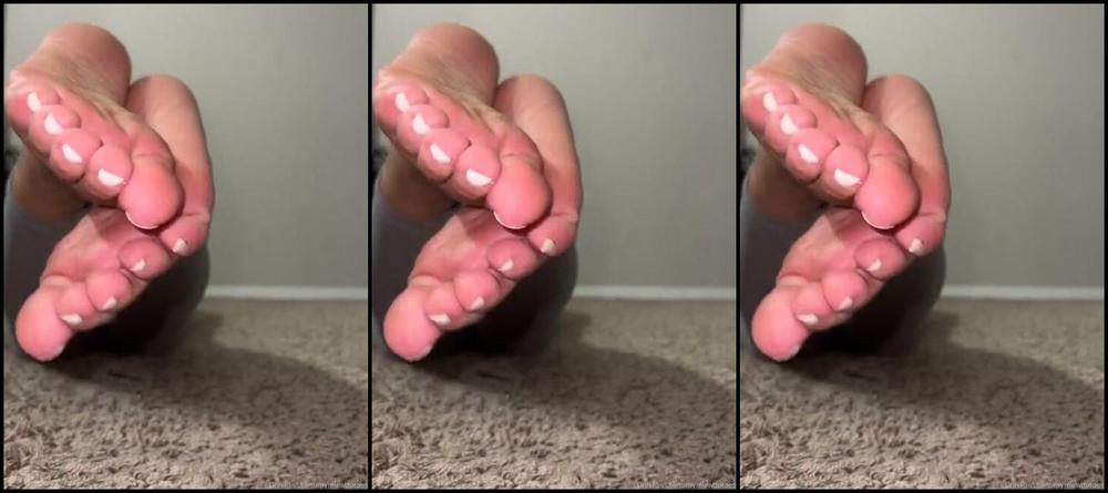 Mymulattotoes Nicknamed Mymulattotoes Onlyfans I M So Bored Tonight