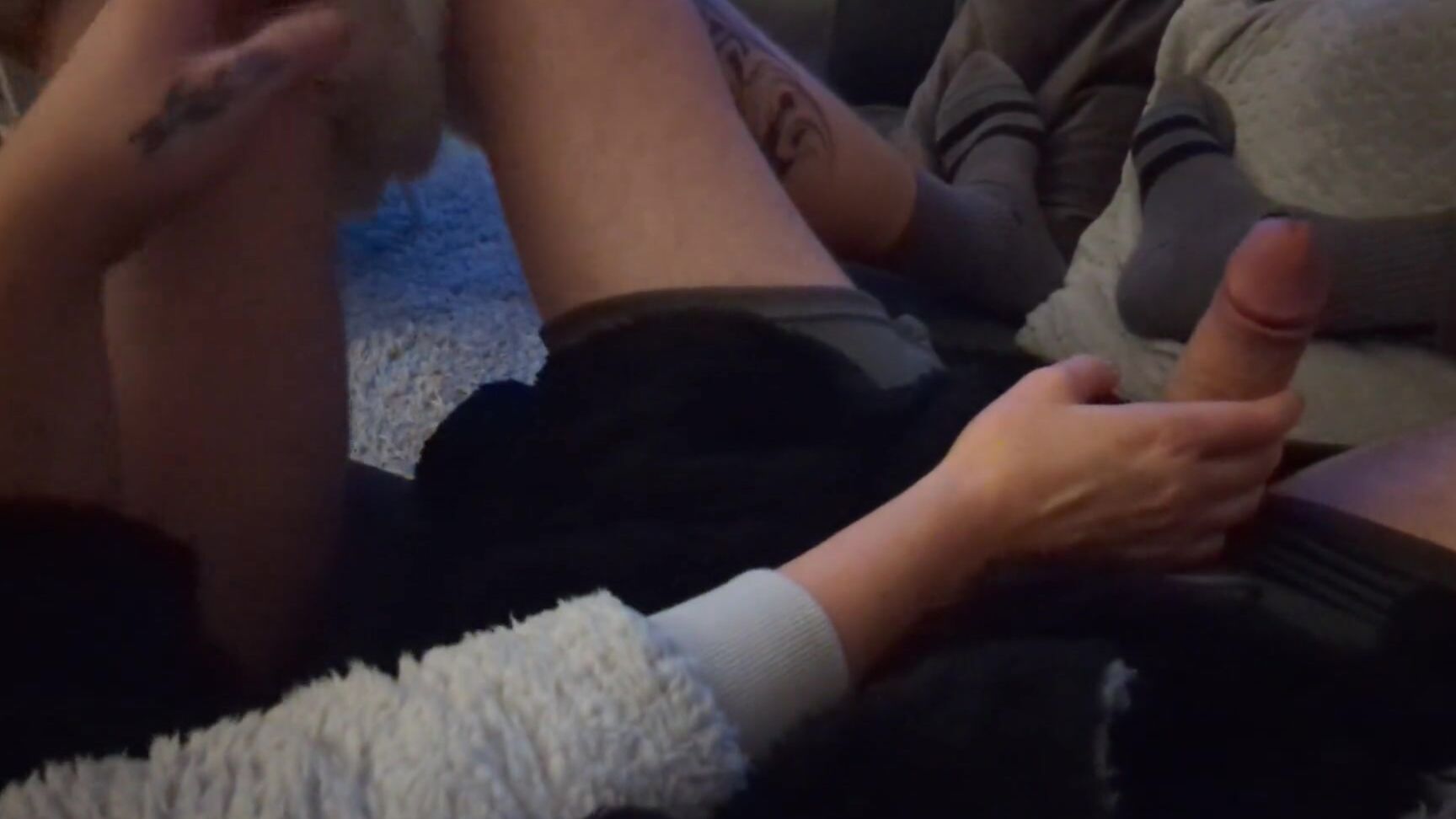 Почти Поймали Nutflix Chill Мы Не Можем Оторвать Руки Друг От Друга Сочная Лузи Pornhub Com