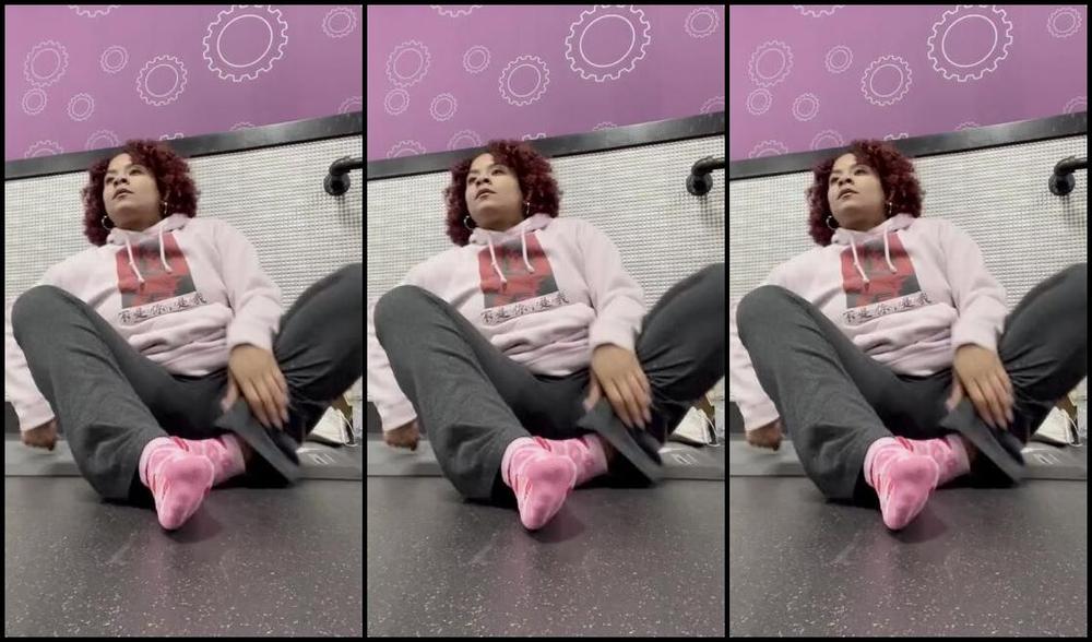 Thelbfeet Nicknamed Thelbfeet Onlyfans At The Gym Stretching With No Shoes On Hoping To Find Me A Foot Luver