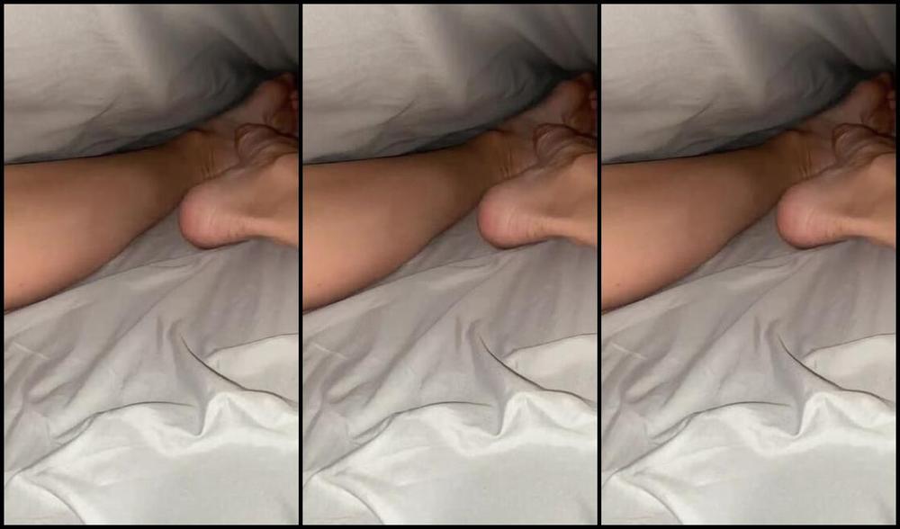 Lezlyan Nicknamed La Little Dancer Feet Onlyfans Come Crawl Under The Sheets With Me Let Me Smother You With The Heat