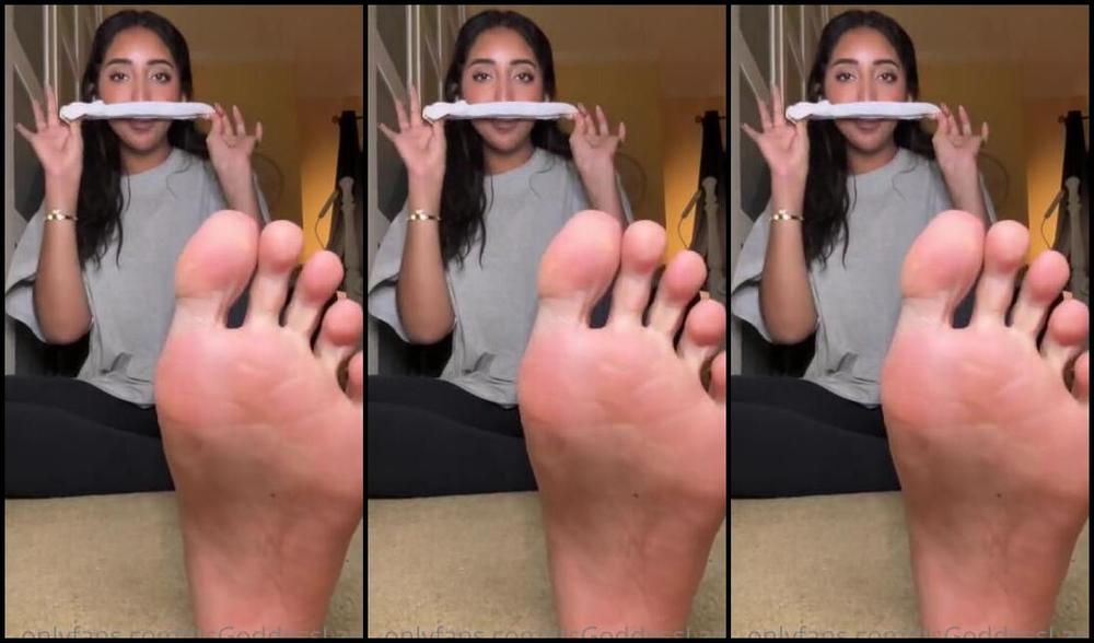Goddess Lana Aka Itsgoddesslana Onlyfans A Bit Of Humiliation As I Make Fun Of You For Liking My Stinky Socks Let Me Tease And Take Them Off Cje