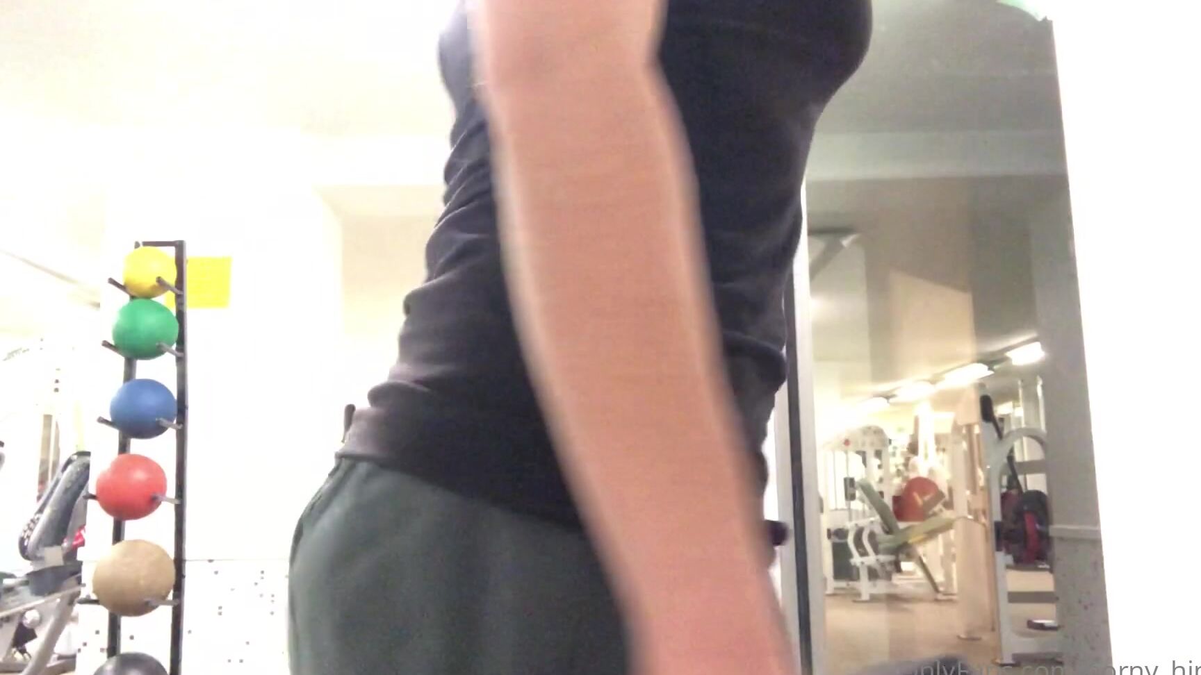 Horny Hippie Teasing And Flashing At The Gym