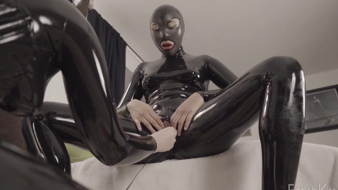 "Nenetl Avril, Miss Kitsch" Rubber, Latex, Fetish Nenetl Avri, Miss Kitsch - Dressing Nenetl fetishkitsch.com