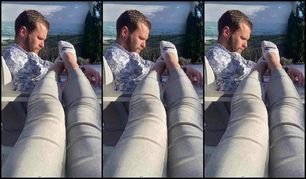 Emmysfeetandsocks Aka Emmyfeetandsocks Onlyfans Lil Teasing After A Long Walk With The Dogs Like I Said Idc If Somebody Could Se Us He Can T Ignop