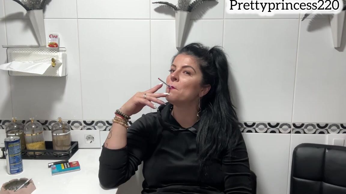 Prettyprincess220 05 07 2025 Onlyfans Video After A Session With A Mysterious Fan I Smoke A Long Cigar And Burp Like A