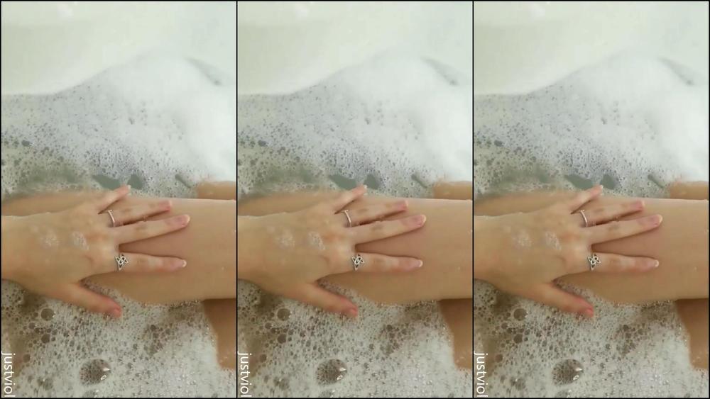 Justviolet Bubble Bath Show