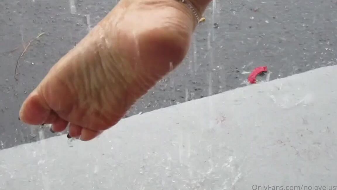 Nolove Justfeet Nicknamed Nolovejustfeet Onlyfans Let The Soothing Sound Of The Rain Relax You As U Watch Me Frolicking On My Porch During These Soggy