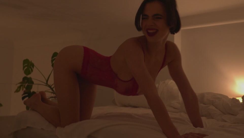 Miamaievska 3167616139 01 19 2024 Singing Chilling Laying In Bed Fooling Around Just Being Myself Haha