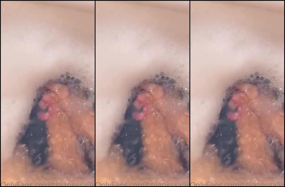 Tsvanessa In I Love Bubble Baths