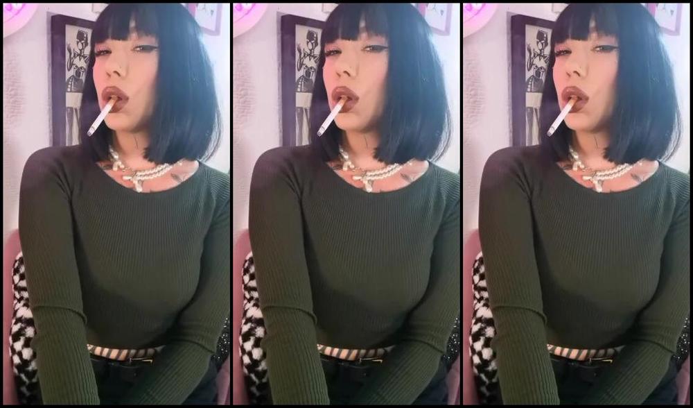 Queen Kinkerbell Nicknamed Kinkerbell23 Onlyfans Whos Glad To See The Red Claws Have Returned Just A Very Casual Smokey Clip