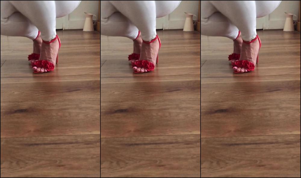 Pretty Feet Roses Are Red My Toes Are Pink Who Wants To Worship Them Pretty Feet