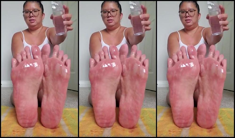Tropical Tootsies Nicknamed Tropicaltootsies Onlyfans Will You Cum On My Oily Soles
