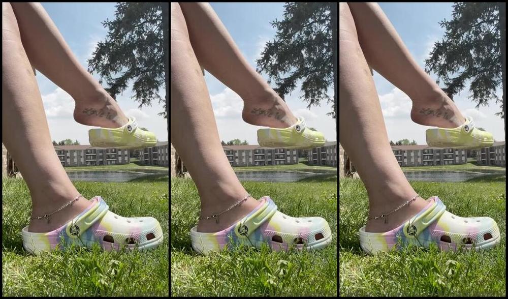 Adventuretoeskat Nicknamed Missadventuretoeskat Onlyfans Sweaty Croc Feet So Sticky They Don T Wanna Slip Off