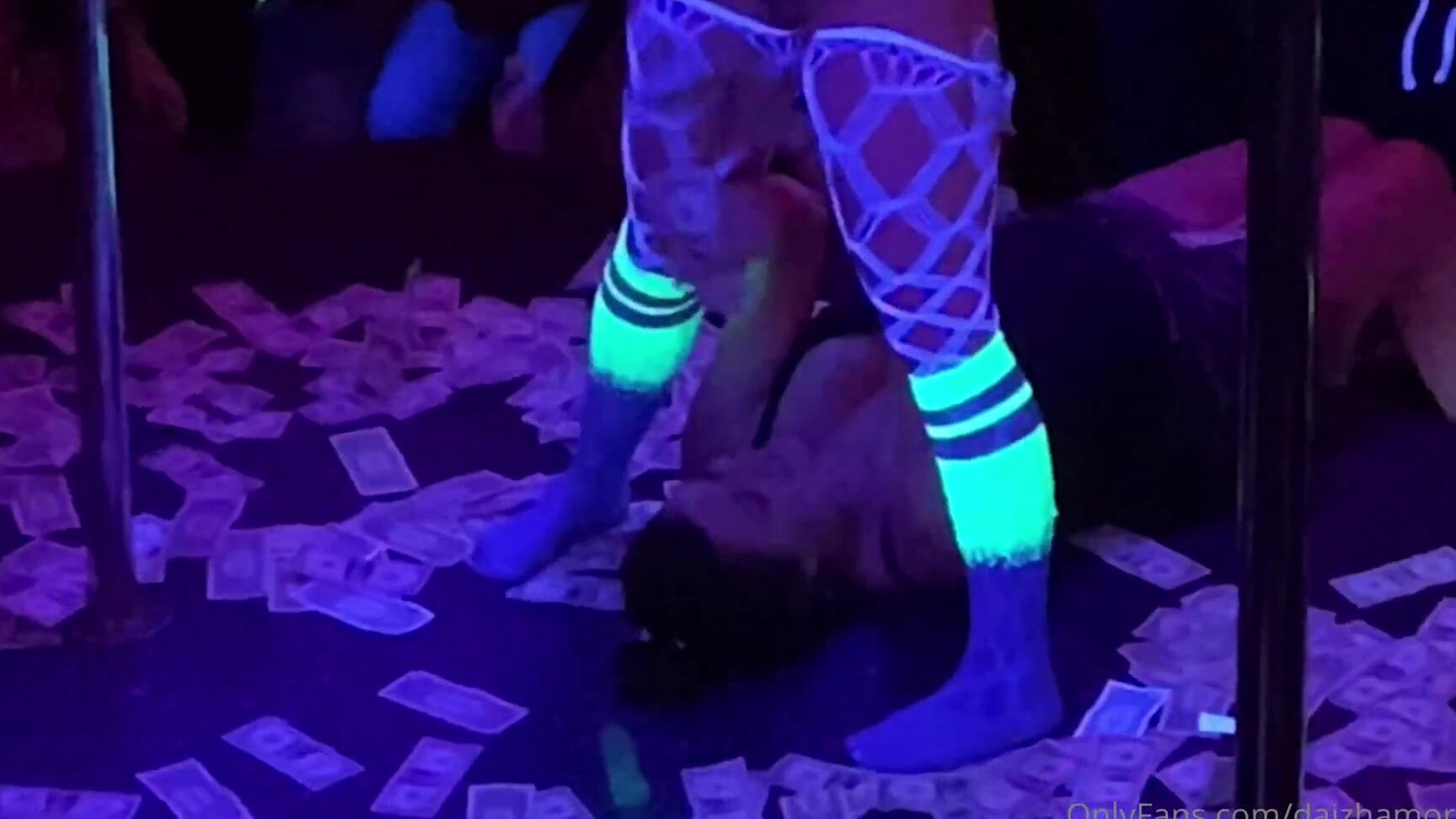 daizhamorgann-14-05-2020-317938112-take-me-back-to-the-stripclub-footage-from-one-of-my-last-shows-before-quarantine-