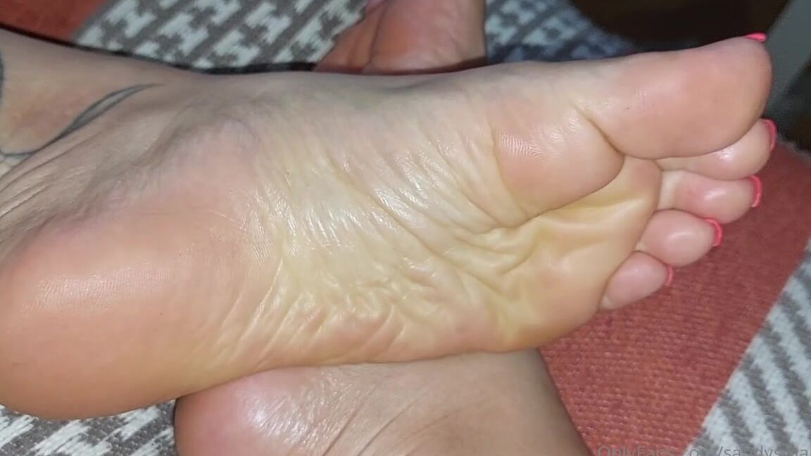 Mica Sandy Nicknamed Sandysmallfeet Onlyfans Socks Are Super Dirty But My Feet Are Clen Sweaty But Clean