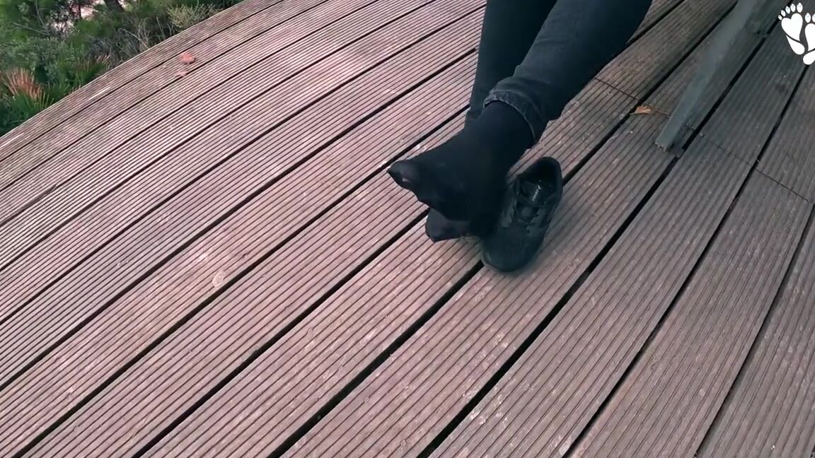 Lora Long Nails Nicknamed Loralongnails Onlyfans I Walk Near The Cliff Long Toenails Here I Will Show You How I Take Off My Socks And Sneakers