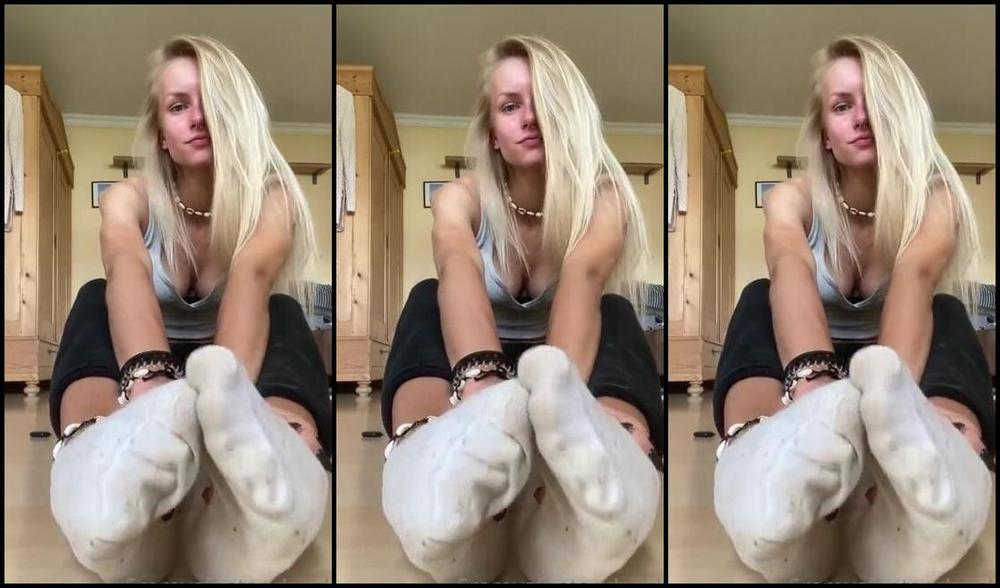 Emmysfeetandsocks Aka Emmyfeetandsocks Onlyfans Do You Like My Very Old And Smelly Pair Of Socks I Know How I Can Tease You 14P